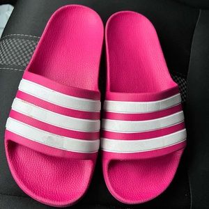 Kids adidas slide size 3
